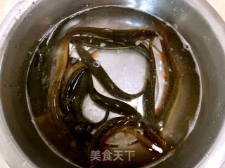 泥鳅小白菜汤的做法步骤：1