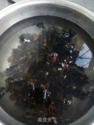 凉拌木耳的做法步骤：1