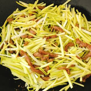 蒜黄炒牛柳的做法步骤：5
