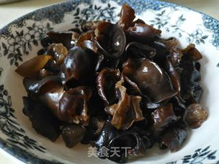 木耳肉片的做法步骤：1