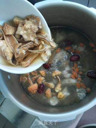 菌菇鸡汤的做法步骤：4