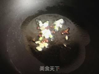 蜜薯西芹剪刀面的做法步骤：2