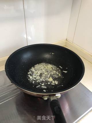鸡蛋炒面的做法步骤：2