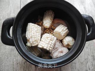 #初秋养生#黄豆凤爪猪蹄汤的做法步骤：4