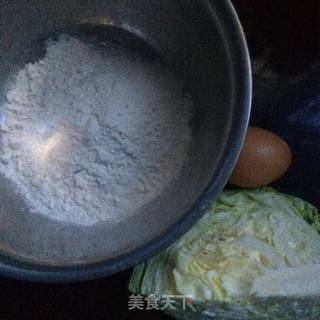 包菜鸡蛋饼的做法步骤：1