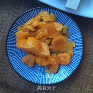 咸蛋黄烧豆腐的做法步骤：2