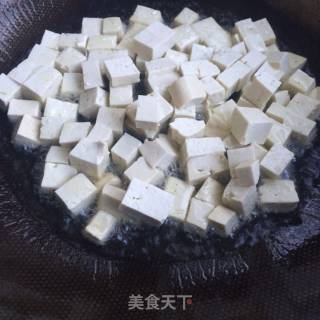 咸蛋黄烧豆腐的做法步骤：3