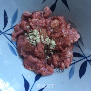牛肉炒土豆片的做法步骤：1