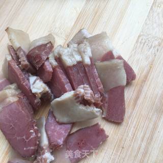 “下饭菜”麻椒炒腊肉的做法步骤：2
