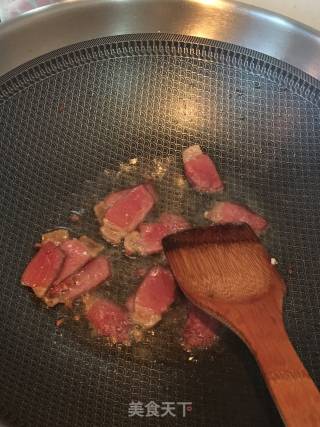 “下饭菜”麻椒炒腊肉的做法步骤：5