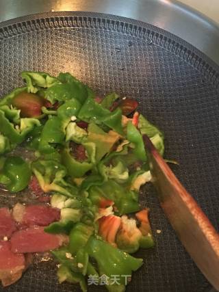“下饭菜”麻椒炒腊肉的做法步骤：6