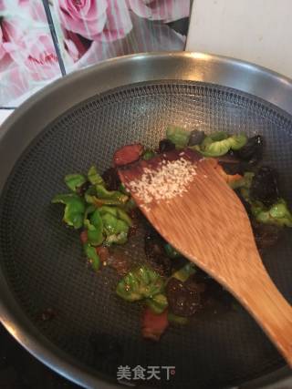 “下饭菜”麻椒炒腊肉的做法步骤：8