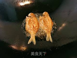 孜然煎海鲫的做法步骤：7