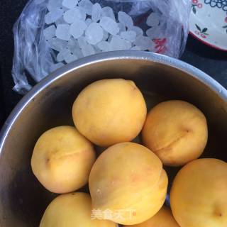自制黄桃罐头的做法步骤：1