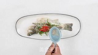 粤式蒸鱼 | 今日吃蒸鱼：蒸蒸日上！鱼跃龙门！的做法步骤：5