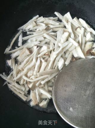 小炒杏鲍菇的做法步骤：1