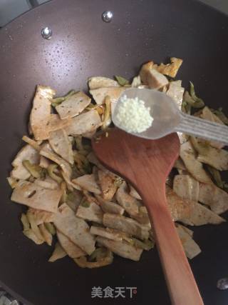 榨菜炒肉饼的做法步骤：5
