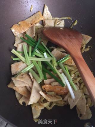 榨菜炒肉饼的做法步骤：6