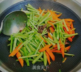 蛇瓜炒牛肉的做法步骤：6