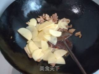 #下饭菜#土豆片炒榛蘑的做法步骤：7