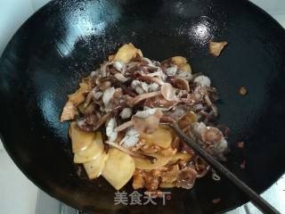 #下饭菜#土豆片炒榛蘑的做法步骤：8