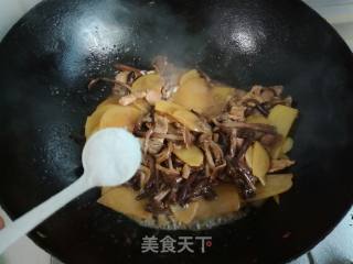#下饭菜#土豆片炒榛蘑的做法步骤：10