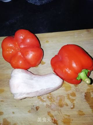 甜椒炒肉的做法步骤：1