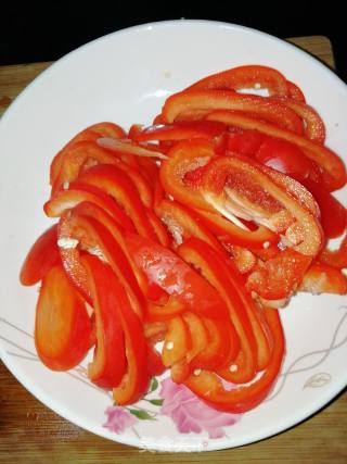 甜椒炒肉的做法步骤：2