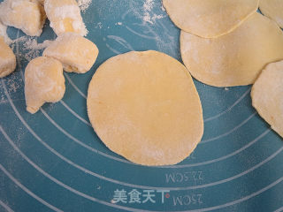 虾仁南瓜韭菜馅锅贴的做法步骤：8