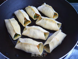 虾仁南瓜韭菜馅锅贴的做法步骤：11