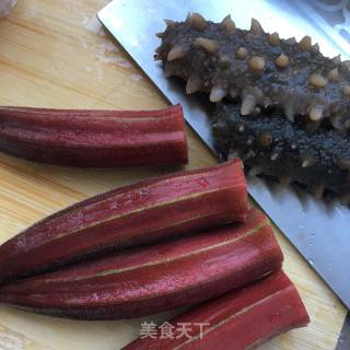 海参炒红秋葵的做法步骤：1