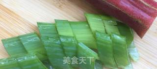 海参炒红秋葵的做法步骤：3