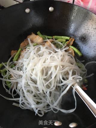 豇豆炒粉条的做法步骤：17