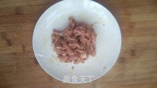 雪梨香菜炒肉丝的做法步骤：3