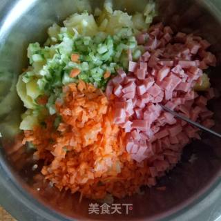 蒸南瓜配什锦土豆泥的做法步骤：2