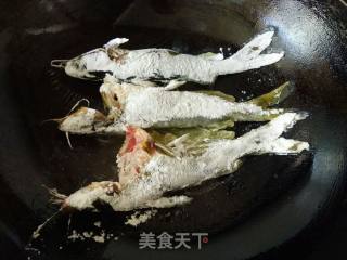 青椒黄骨鱼的做法步骤：4