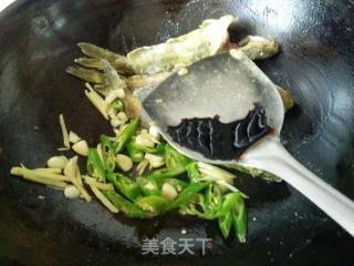 青椒黄骨鱼的做法步骤：7