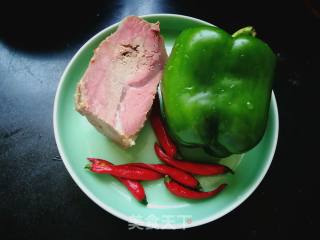 下饭菜：菜椒炒牛肉的做法步骤：1