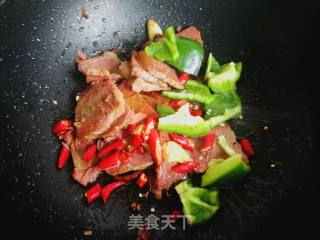 下饭菜：菜椒炒牛肉的做法步骤：6