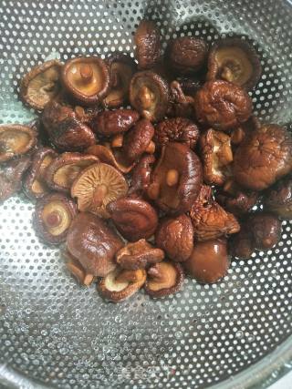 小鸡炖蘑菇的做法步骤：3