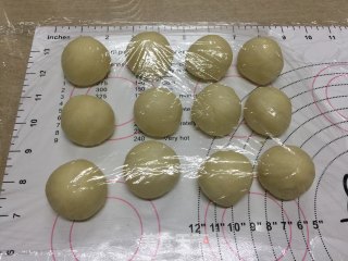 蜜汁叉烧餐包的做法步骤：8