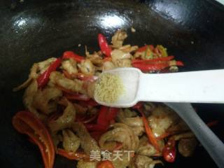 红椒炒面筋的做法步骤：11