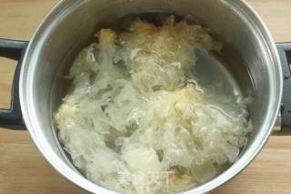 桂圆红枣银耳羹的做法步骤：2
