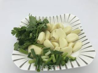 油焖鲜虾的做法步骤：1