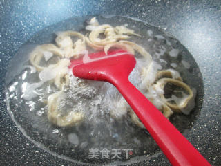 面筋炒大头虾的做法步骤：2