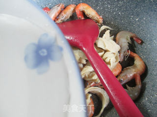 面筋炒大头虾的做法步骤：6