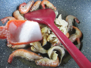 面筋炒大头虾的做法步骤：8