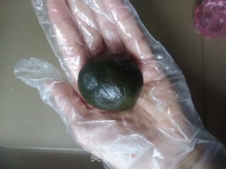 抹茶桃山月饼的做法步骤：4