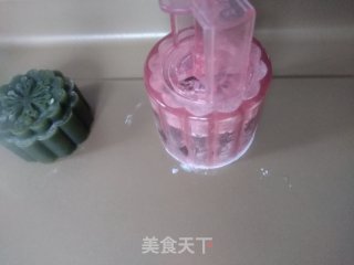 抹茶桃山月饼的做法步骤：6
