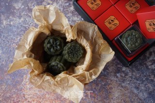 抹茶桃山月饼的做法步骤：9